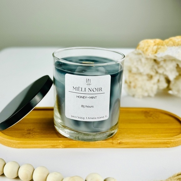 Méli Noir Candle- with notes of Honeysuckle Mint 9oz - Picture 4 of 12